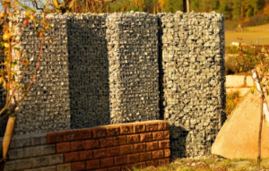 L&auml;rmschutzwand aus Gabionen